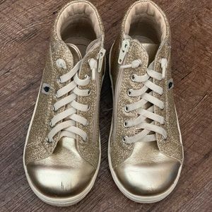 Size 11 in toddlers sneakers old soles